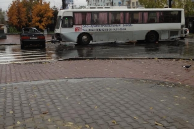 ДТП с участием автобуса и легкового автомобиля произошло ранним утром в Хабаровске Дмитрий