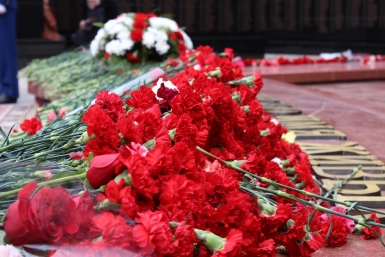 Торжественная церемония возложения цветов к Вечному огню состоялась в Хабаровске Корр. ИА AmurMedia